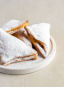 Уголок с яблоком