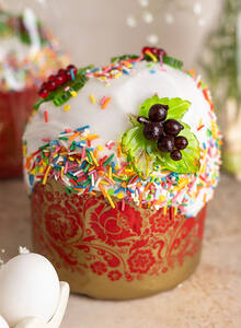 Большой кулич с изюмом